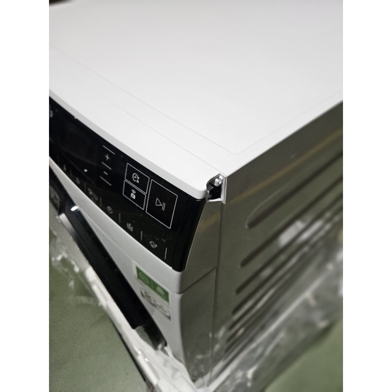 AEG AbsoluteCare LFR95166UE, serija 9000, perilica rublja kapaciteta 10kg i 1600 okretaja - oštećen uređaj